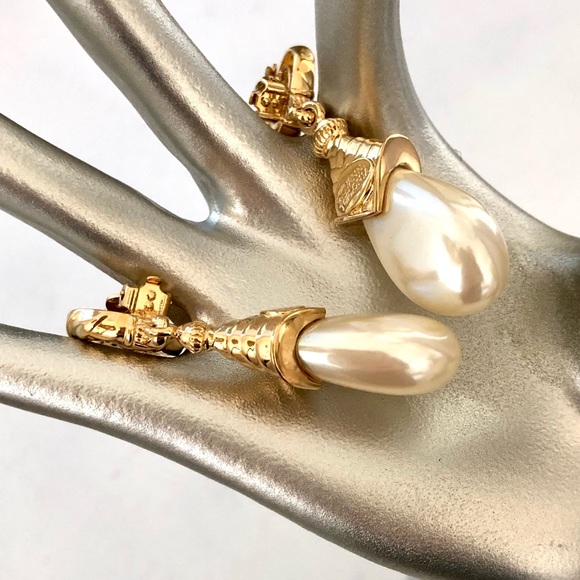 Designer Signed Vintage Pearl Drop Earrings - Picture 3 of 7